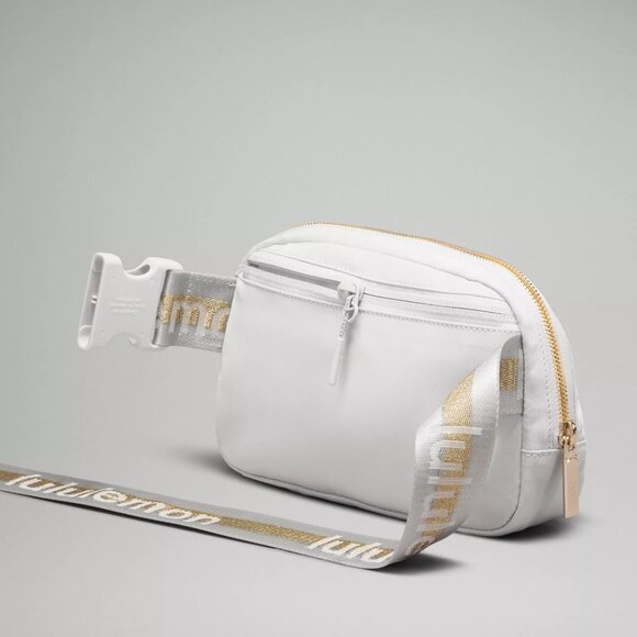 Lululemon Everywhere Belt Bag 1L Wordmark Vapor/Gold/White for phone keys wallet - Picture 3 of 6